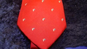 AUSTIN GREY ~ Red ~ Maybe Sailboats~ Mens 100% SILK Tie ~ 3.25”wide ~ VGC ~ - Picture 1 of 4
