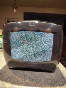 RCA 9" TV ColorTrak E09305WH Retro Gaming CRT TV White - Tested Works 1995 Rare - Picture 1 of 6