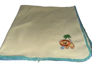 Carters Watch The Wear Baby Fleecedecke gelber Löwe handzugefügt Häkelbordüre - Bild 1 von 7