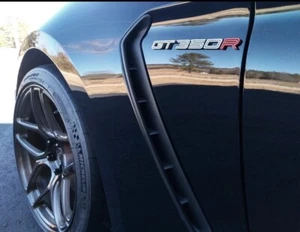 Emblema R Emblems GT350R Fender (conjunto de 2) ¡Hecho en los EE. UU.! ACABADO DE CAPA TRANSPARENTE 2K - Imagen 1 de 10