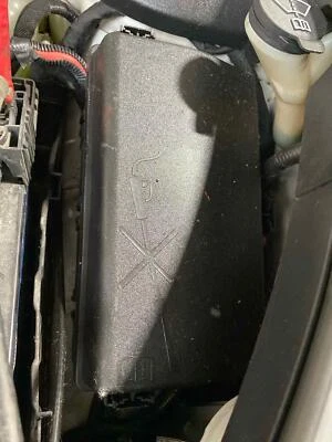 Engine Fuse Box CADILLAC SRX 10 11 - Imagem 1 de 3