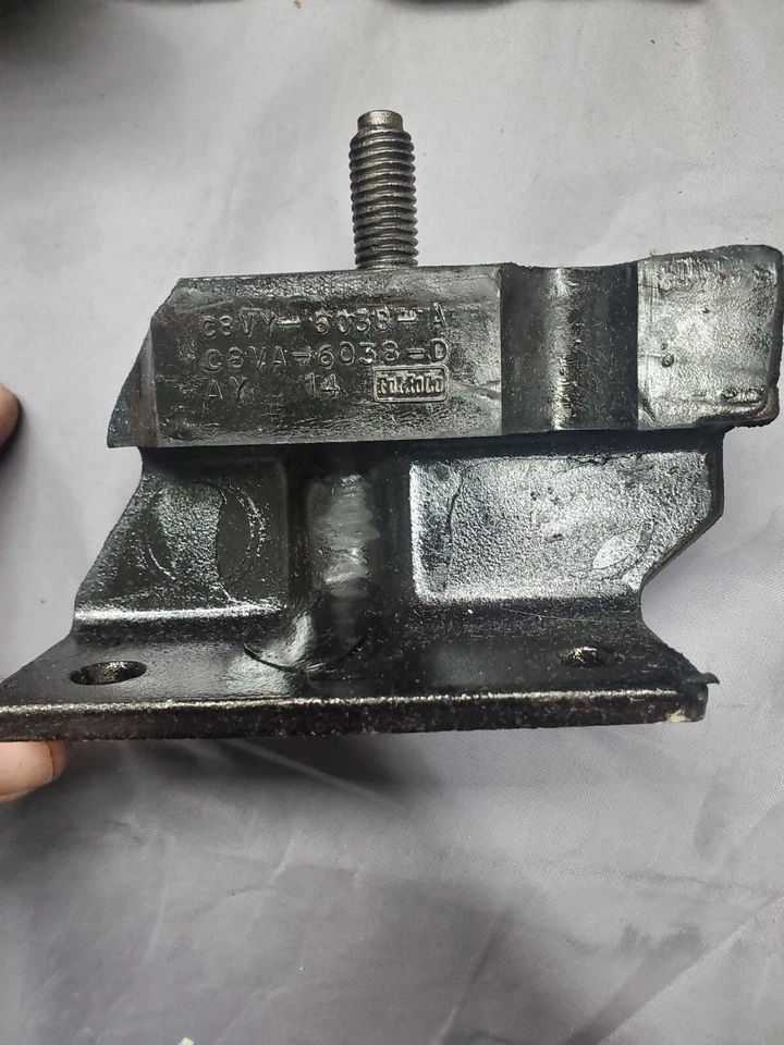 1968 1969 Lincoln Continental 460 Engine Mount C8VY6038A OR C8VY6038B - Image 1 of 4
