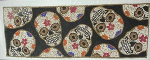 NICOLE MILLER Halloween Sugar Skulls Tag der Toten Perlen Tischläufer - Bild 1 von 5