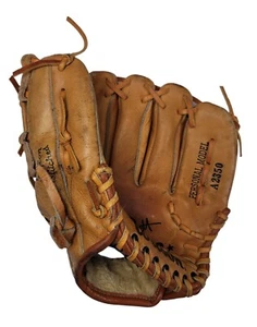 Vintage Wilson George Brett MVP 390 RHT Baseball Glove Personal Model A2350 - Picture 1 of 8