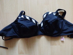 Bikini Oberteil von Triumph dazu noch 1 Bikini ... - Bild 1 von 3