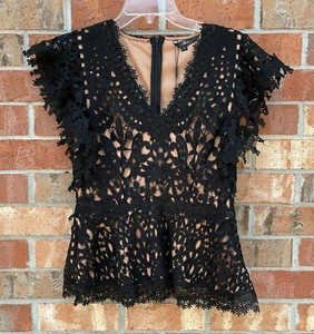 Schwarzes Spitzentop neu mit Etikett Größe Small romantisch gefüttert Schößchen Reißverschluss Kurzarm - Bild 1 von 8