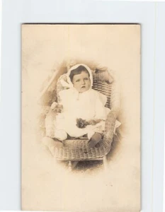 Postkarte sitzendes Babybild - Bild 1 von 2