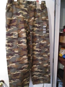Levi's Womens '94 Baggy Mid Rise Straight Cargo Wide Leg Pant Green Camo 29 x 30 - Picture 1 of 7