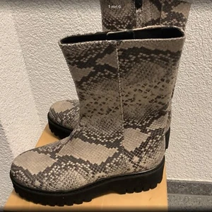Dorothee Schumacher WALK THE LINES Boots Combat Stiefel Stiefeletten 39 Neuwerti - Bild 1 von 4