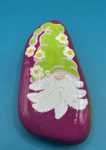Handbemalte Felskunst (rosa und grüne Wichtel Feiertage) Felsendeko - Bild 1 von 5