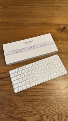 Apple Magic Keyboard con Touch ID - Bianco (layout DE QWERTZ) - Immagine 1 di 4