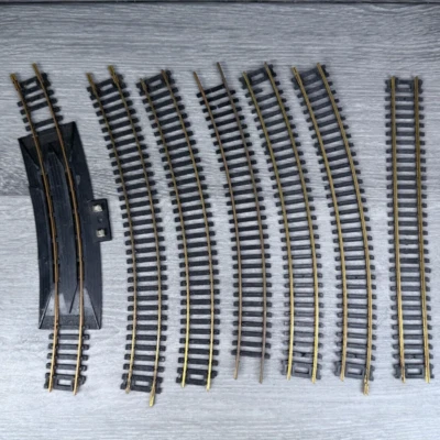 HO Scale Brass Track Mixed Lot of 1 Straight 5 Curved R 18" & 1 Rerailer #1093 - Image 1 of 4