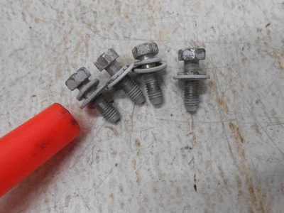 Болты кузова от двери до петли 2005 Chevrolet Aveo - Изображение 1 из 4