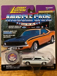 Johnny Lightning Limited Edition Muscle Cars U.S.A. 1970 Plymouth AAR Cuda White - Picture 1 of 23