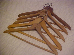 Vintage ~ 5 ~ Holzbügel ~ unbeschriftet ~ Kleidung Mäntel Anzüge Jacken Hosen Hosen - Bild 1 von 3
