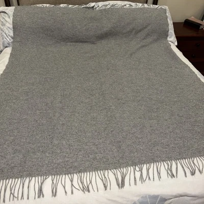 Alicia Adams Alpaca Tiro Gris 54" x 63" Hecho en Perú Foto 1 de 4