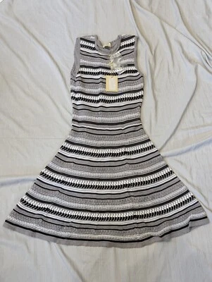 Vestido Torn by Ronny Kobo sin mangas ajustado y acampanado negro gris tejido a rayas talla S Foto 1 de 4