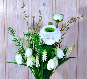 Frühlingsstrauß Ranunkel Schachbrettblume Muscari weiß Blumenstrauß Strauß Vase - Bild 1 von 3