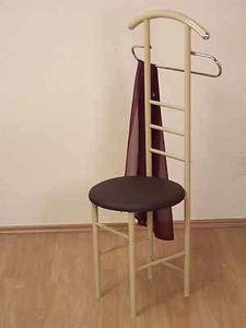 moderner Herrendiener beige schwarz Garderobenstuhl Stummer Diener Kunstleder - Bild 1 von 1