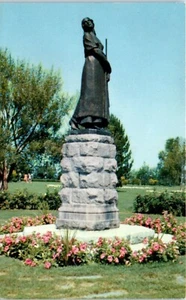 Evangeline Monument, Grand Pre, Nova Scotia Postcard - Picture 1 of 2