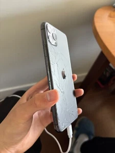 Apple iPhone 11 Pro Max - Unlocked - 64GB / - CA - cracked - Photo 1 sur 3