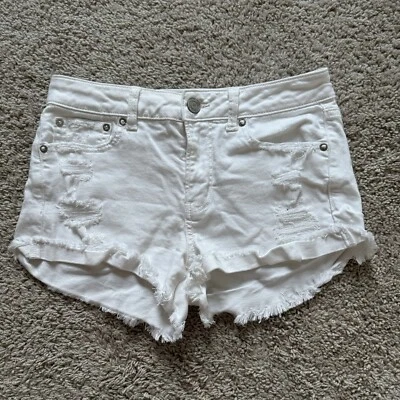 Pantalones cortos American Eagle Tomgirl para mujer 4 tiro medio súper elásticos desgastados Foto 1 de 4