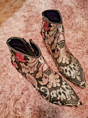 Botines Sam Edelman patrón jaquard pieza llamativa 8 tacón gatito pasarela Foto 1 de 4