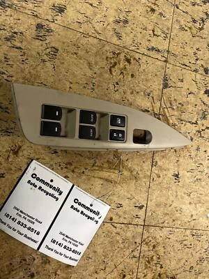 Interruptor de puerta delantero SUZUKI KIZASHI 10 11 12 13 Foto 1 de 3