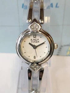ORIGINAL TITAN RAGA QUARTZ WHITE DIAL 9665WAA INDIA WOMAN'S FULL WORKING - Picture 1 of 18