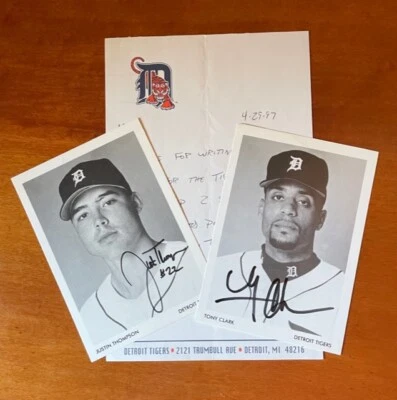 Postales de los Tigres de Detroit firmadas por Tony Clark y Justin Thompson + Carta Foto 1 de 4
