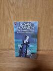 The Shrouded Walls, Susan Howatch Paperback (29D)