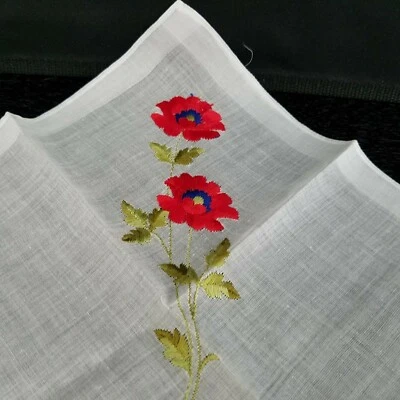 De Colección Pañuelo DESCO Blanco Bordado Rojo Floral 12.5" Suiza NUEVO * Foto 1 de 4