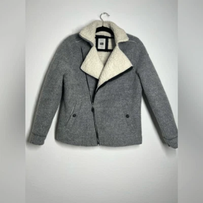 Raro Abrigo Chaqueta de Lana Zara Aviador Imitación Piel Talla 13-14 Niños Gris Blanco Foto 1 de 4