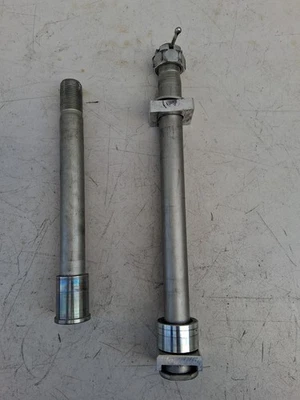 Espaçadores de eixo traseiro dianteiro 2024 Kawasaki ZX6R 636 Ninja fabricante de equipamento original 24-25 - Imagem 1 de 4