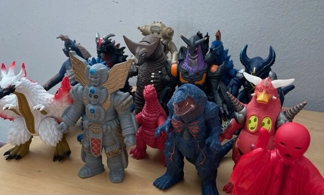 Figuras de vinilo Ultraman Kaiju tamaño mediano Bandai vintage Godzilla Foto 1 de 1