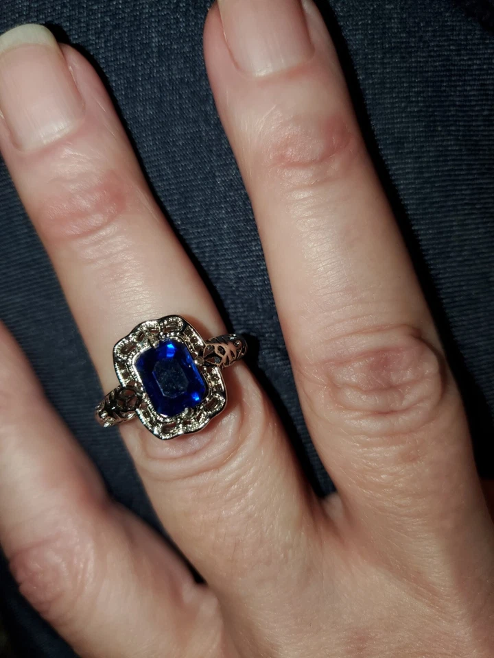 Talla 9. Nuevo con etiquetas. SAFIRO SOLITARIO CON circundante con relleno Foto 1 de 1