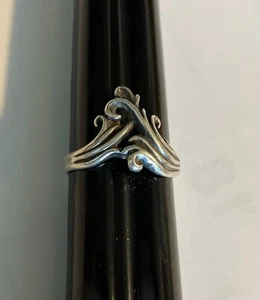 Unique Silver Ring With Curves Size 6.5 - Picture 1 of 6