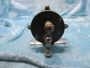 Old Fishing Reel - Picture 1 of 5
