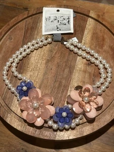 Costume pearl necklace with pink and blue spring flowers - Picture 1 of 7