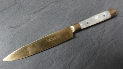 Feines antikes Messer Frühstücksmesser gemarkt  Uchantiusbronze Griff Perlmutt - Bild 1 von 3