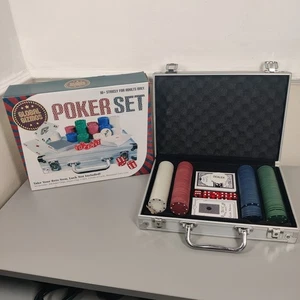 Juego de póquer - 200 piezas Texas Hold Em fichas cartas dados mazos estuche de casino Reino Unido - Imagen 1 de 7