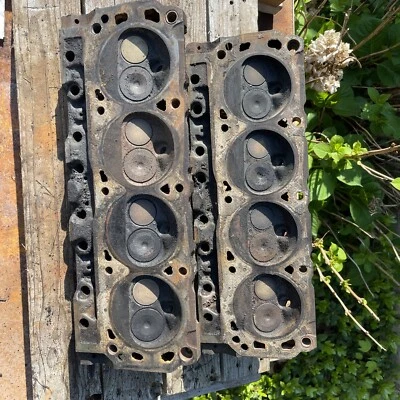 Par de culatas Ford 1978 302 Mustang Maverick LTD F100 F150 D8OE Foto 1 de 4