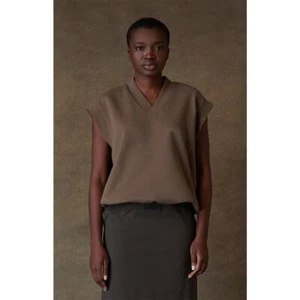 Pullover Fear Of God Essentials scollo a V gilet sabbia del deserto donna taglia media - Foto 1 di 13