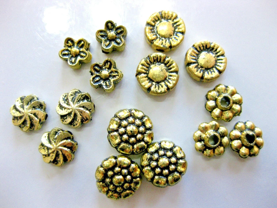 100 Beads Perlen in verschiedenen Größen und Formen antik-gold Kunststoff  A34 - Bild 1 von 1