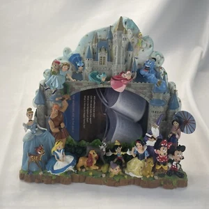 DISNEY MAGIC KINGDOM CASTLE & CHARACTERS 3D PHOTO FRAME! - Picture 1 of 6