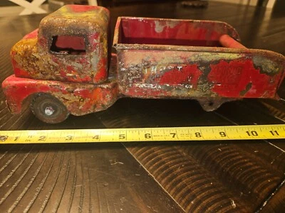 Structo Toys Towing Service Truck 11.5" Parts or restore. Surface rust - Image 1 of 4