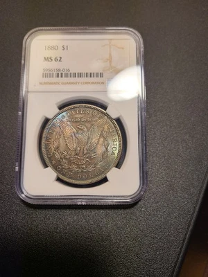 Moneda de 1 dólar de plata Morgan 1880 P NGC MS62 como nueva de Estados Unidos 1880-P MS-62 tono arco iris Foto 1 de 4