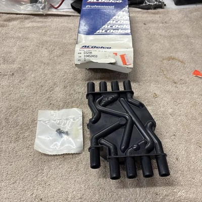 New ACD#D329A. GM. 10452459. Ignition Distributor Cap. GMC C2500.       JP - Image 1 of 4