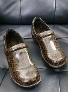 BOC by Born Schuhe Damen 8/39 braun Leopardenmuster, Slipper, Clogs - Bild 1 von 23