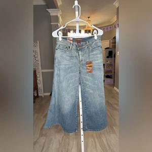 NWT Vintage Neeso Embellished Long Shorts Size 5 - Picture 1 of 2